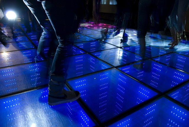 podłoga interaktywna - parkiet do tańca